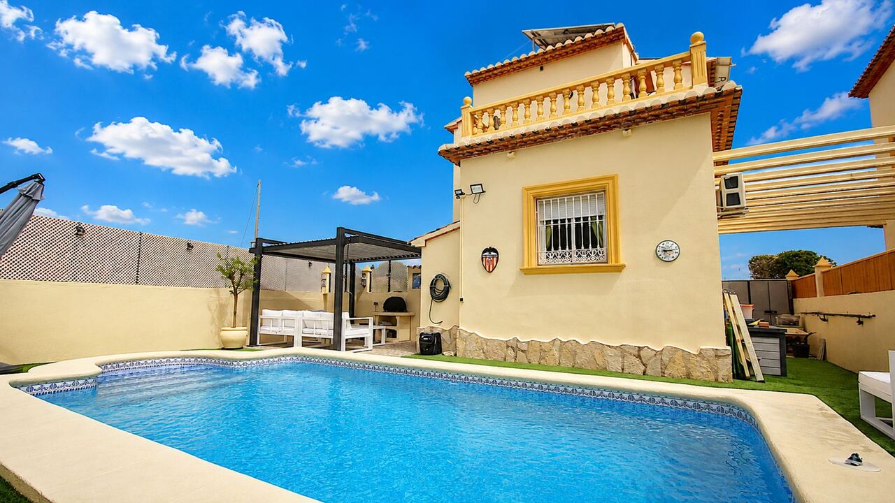 2421: Villa  in Sagra
