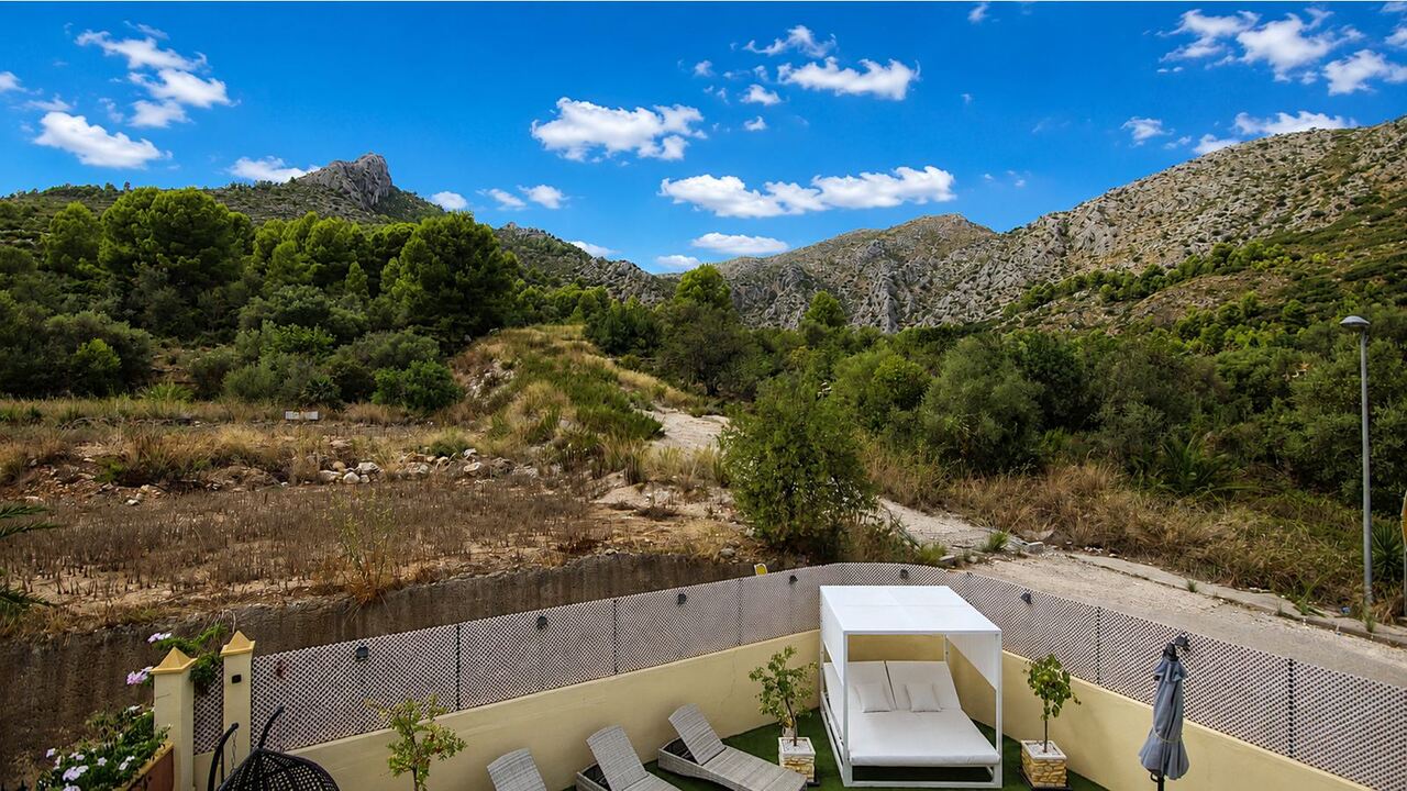 2421: Villa  in Sagra