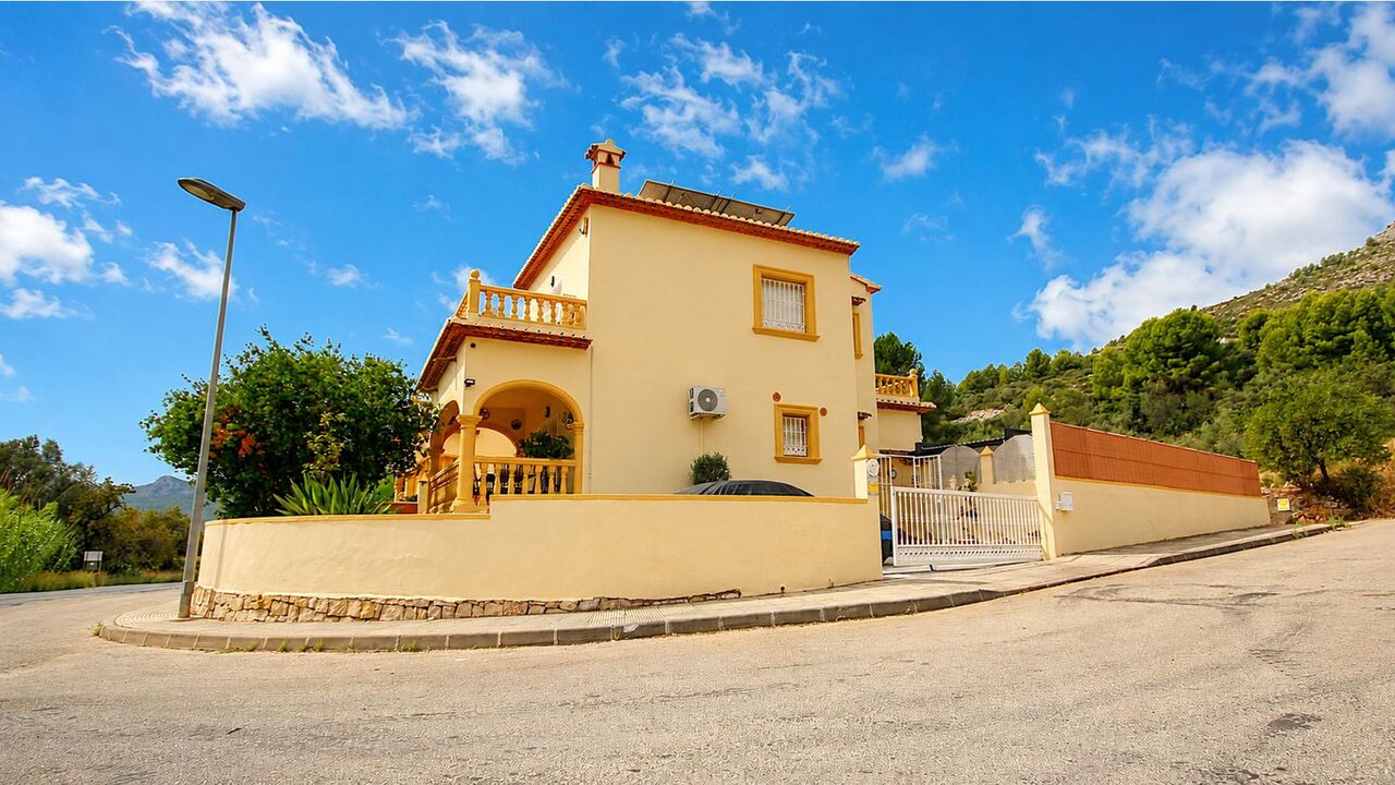 2421: Villa  in Sagra