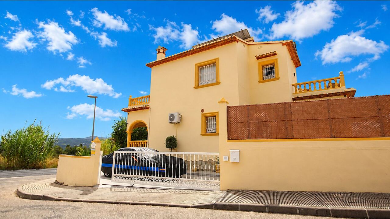 2421: Villa  in Sagra