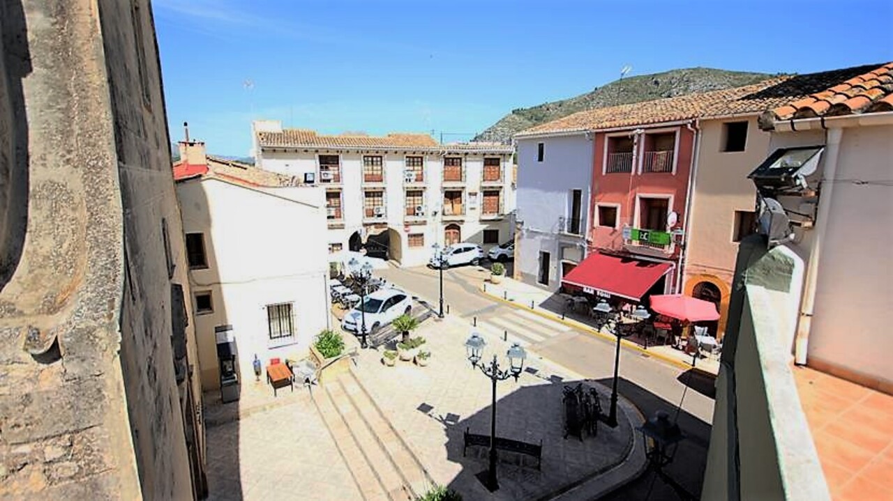 1421: Commercial Property  in Alcalali
