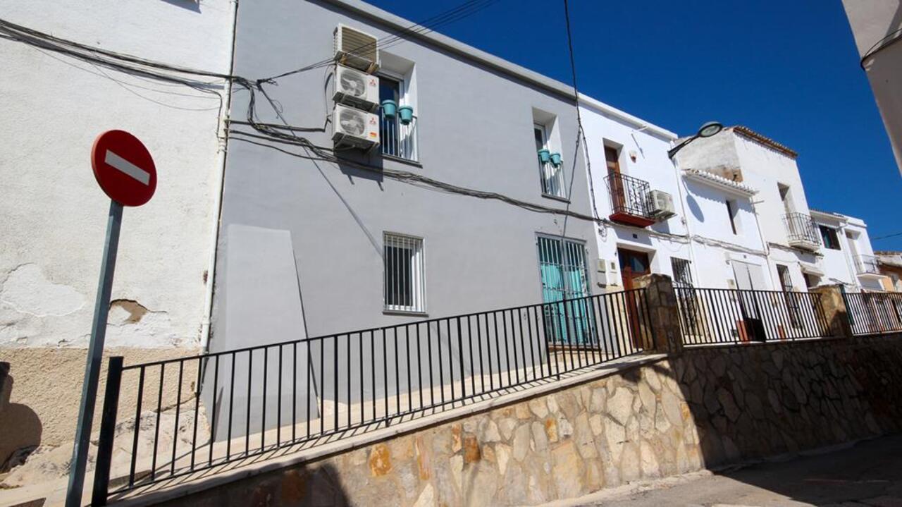 Town house in Sagra 
