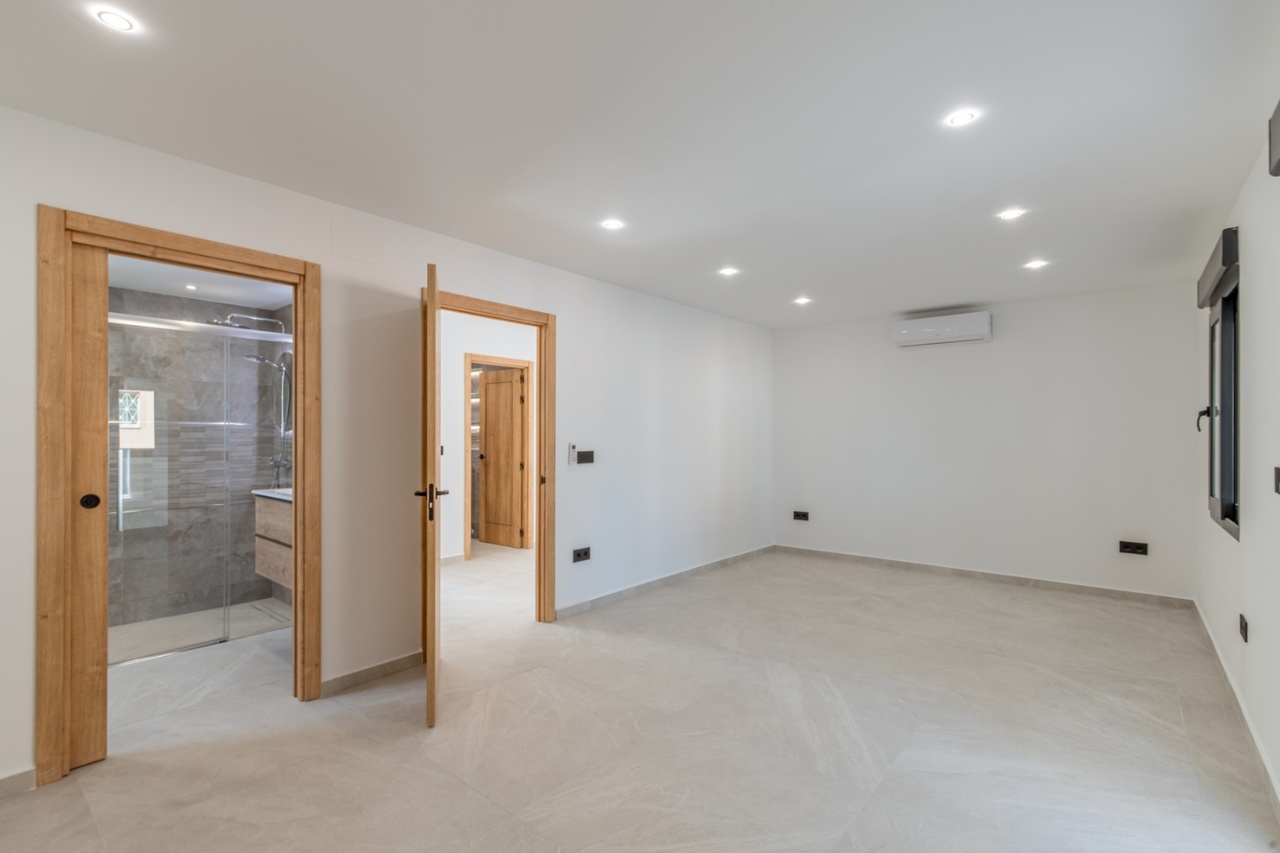 2611V-E: Villa  in Albir