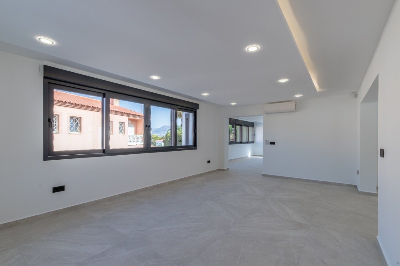 2611V-E: Villa  in Albir