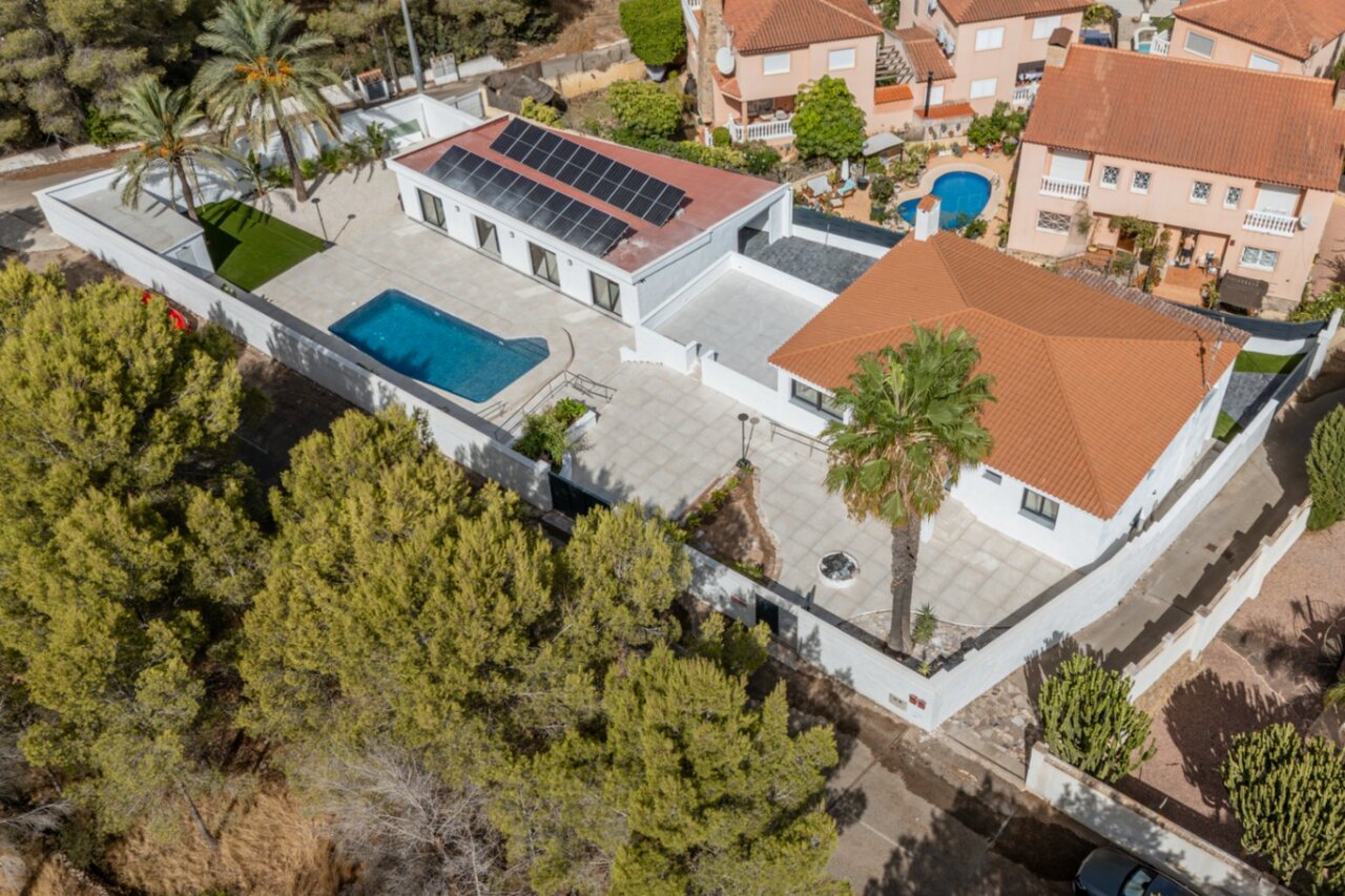 2611V-E: Villa  in Albir