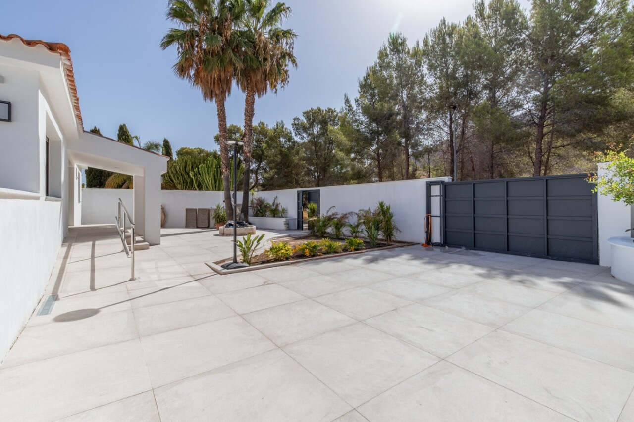 2611V-E: Villa  in Albir