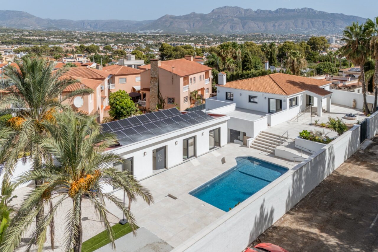 2611V-E: Villa  in Albir