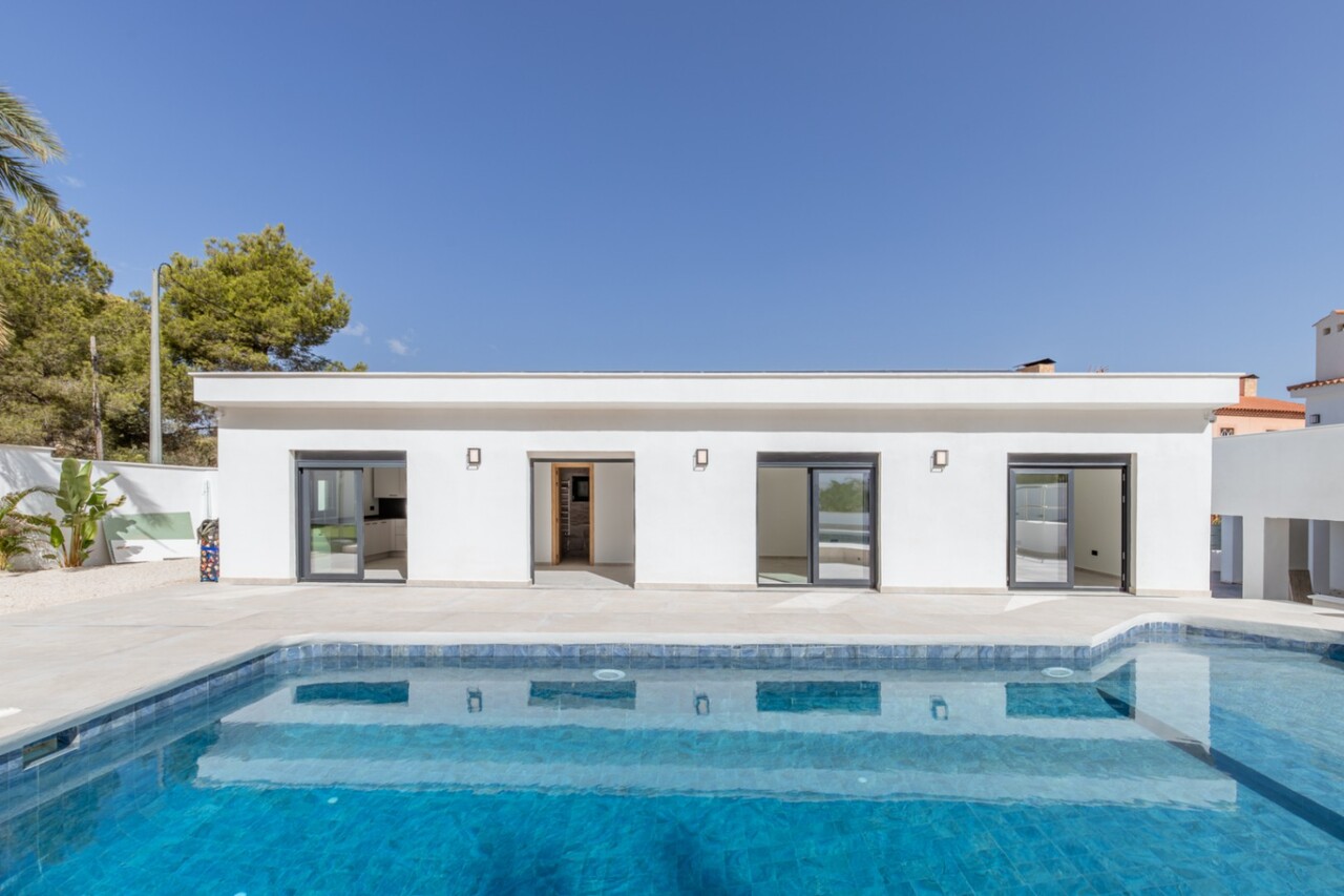 2611V-E: Villa  in Albir