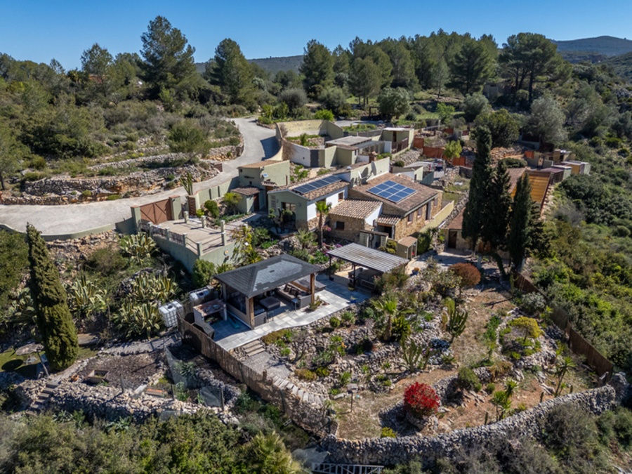 A Paradise Retreat and 30 year Established Business!Property News | A Paradise Retreat and 30 year Established Business!